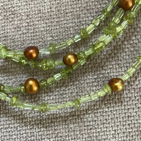 Peridot colored beads and pearl necklace - Picture 3 of 5